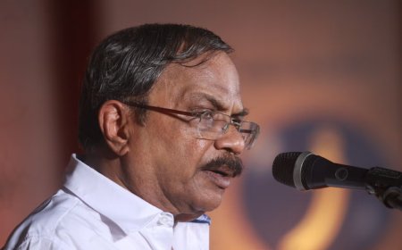 ഭരണാധികാരി എറിഞ്ഞു കൊടുക്കുന്ന ഓദാര്യത്തുണ്ടുകളല്ല സ്വാതന്ത്ര്യം-  എം.ടി വാസുദേവൻ നായർ