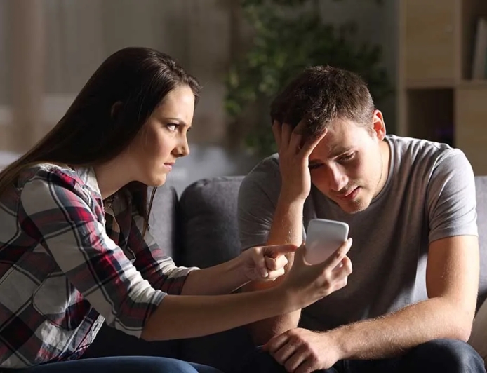 കുടുബ ബന്ധങ്ങളിലെ സോഷ്യൽ മീഡിയ സ്വാധീനം